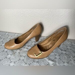 Aerosoles~Heel Rest~Tan~Faux Leather~Buckle Accent~Block Heel~Slip-On~Size 8.5